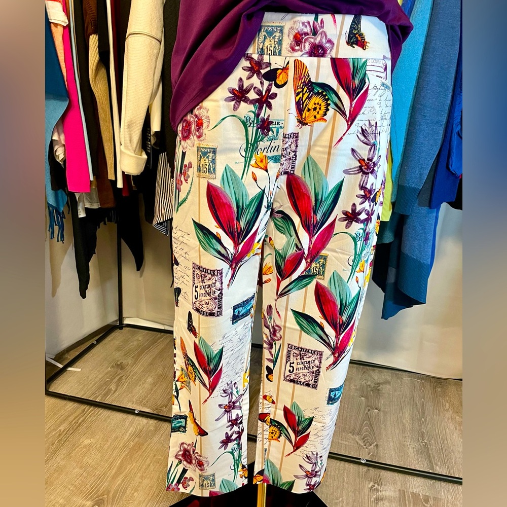 NWT! Chico's So Slimming Brigitte Floral Crop Pants - Size L